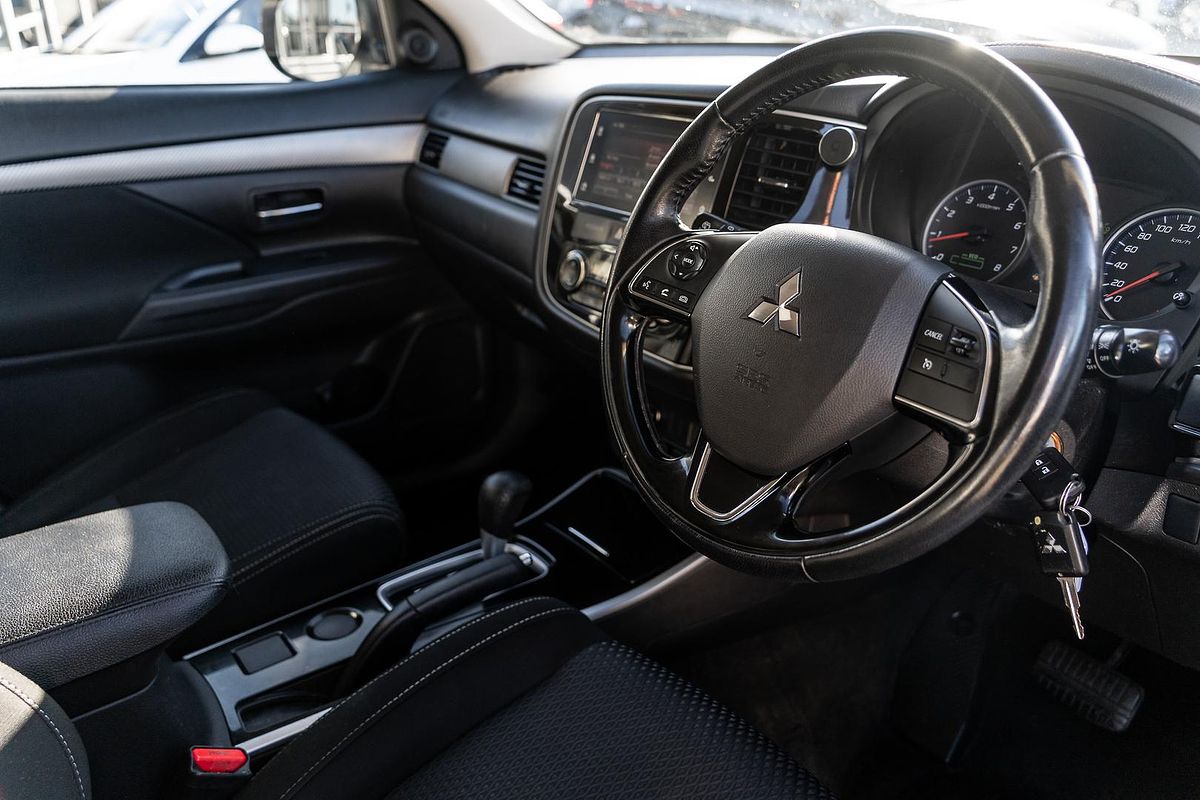 2017 Mitsubishi Outlander LS Safety Pack ZK