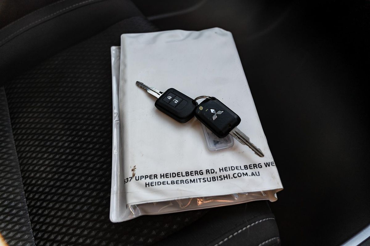 2017 Mitsubishi Outlander LS Safety Pack ZK