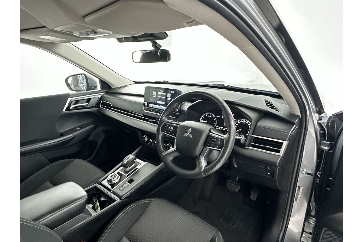 2022 Mitsubishi Outlander ES ZM