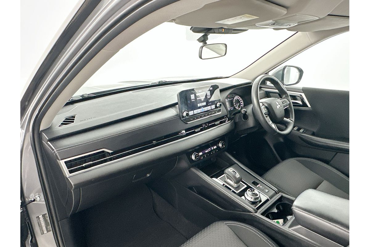 2022 Mitsubishi Outlander ES ZM