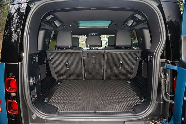 2024 Land Rover Defender 110 P400 X-Dynamic SE L663