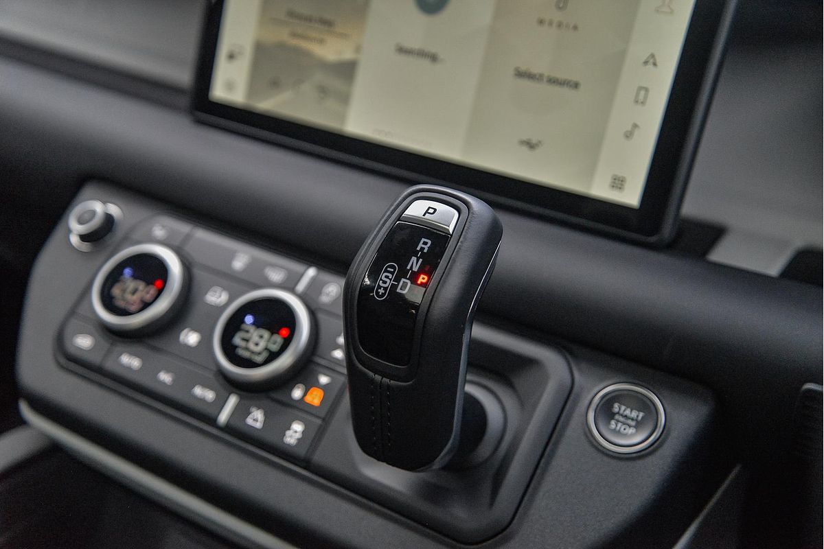 2024 Land Rover Defender 110 P400 X-Dynamic SE L663