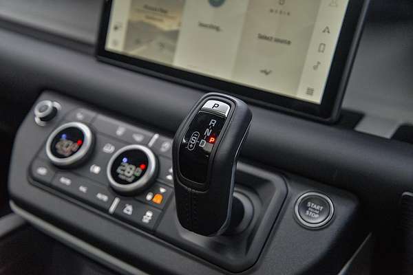 2024 Land Rover Defender 110 P400 X-Dynamic SE L663