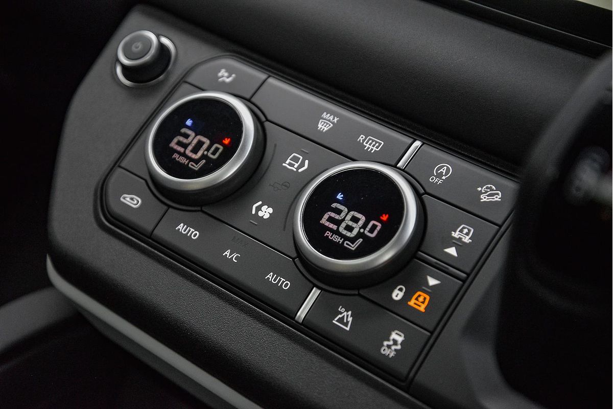 2024 Land Rover Defender 110 P400 X-Dynamic SE L663