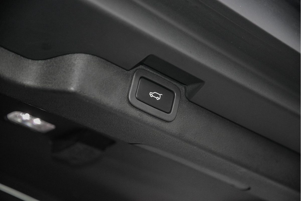 2018 Land Rover Discovery TD6 HSE Luxury Series 5