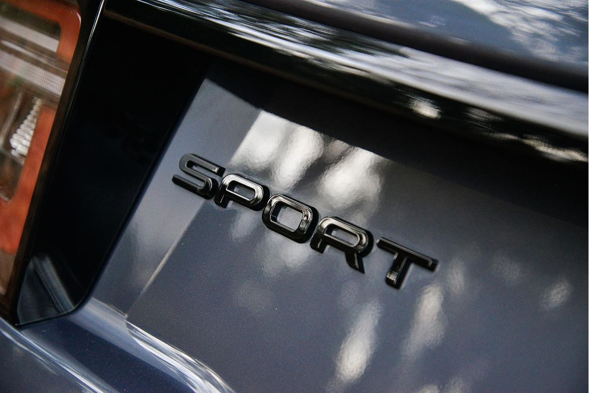 2024 Land Rover Discovery Sport P300e Dynamic SE L550