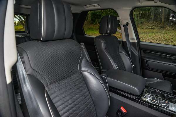 2018 Land Rover Discovery TD6 HSE Luxury Series 5