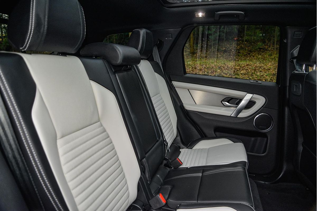 2024 Land Rover Discovery Sport P300e Dynamic SE L550