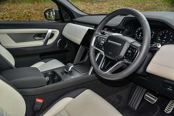 2024 Land Rover Discovery Sport P300e Dynamic SE L550