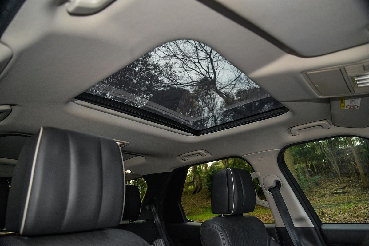 2018 Land Rover Discovery TD6 HSE Luxury Series 5