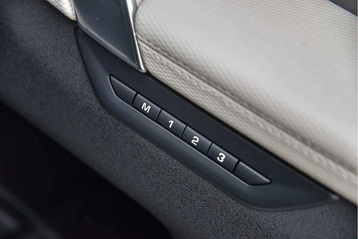2024 Land Rover Discovery Sport P300e Dynamic SE L550
