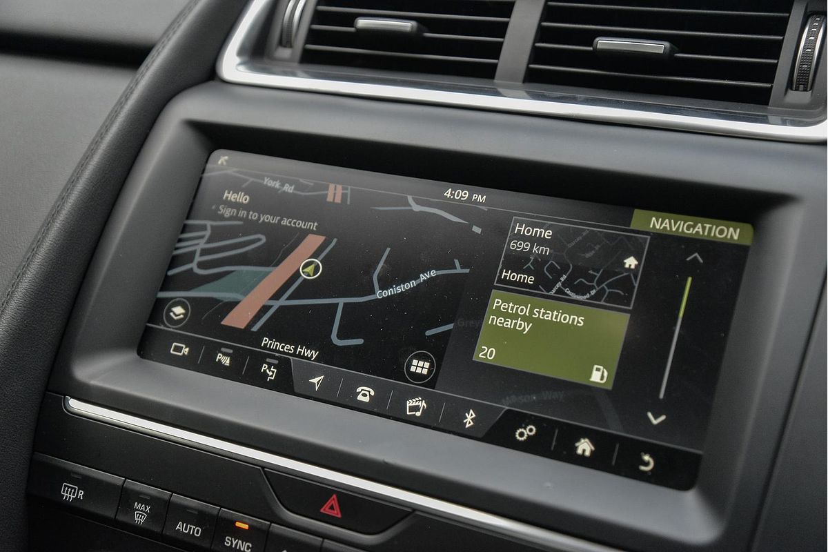 2019 Jaguar E-PACE D240 SE X540