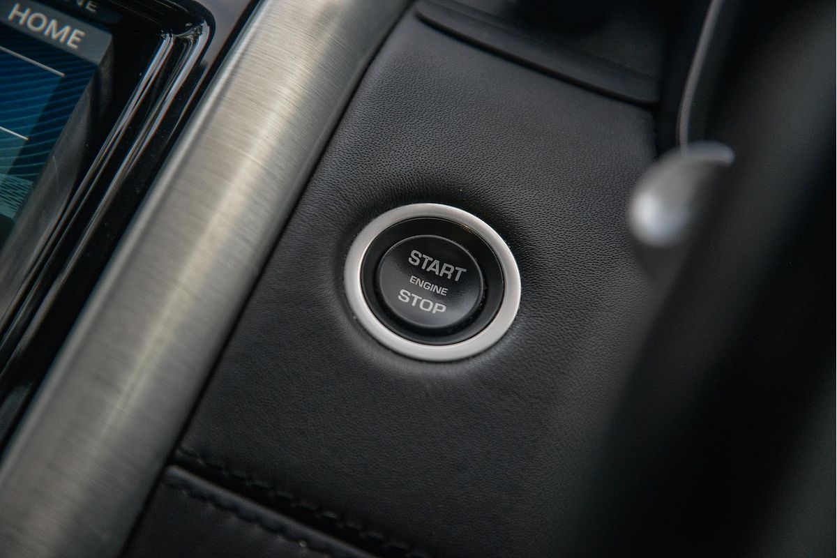 2018 Land Rover Discovery TD6 HSE Luxury Series 5