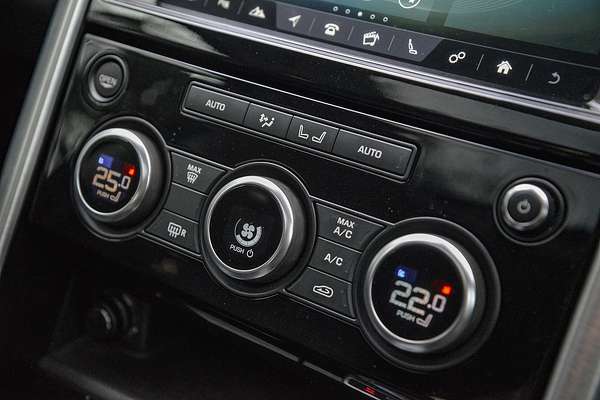 2018 Land Rover Discovery TD6 HSE Luxury Series 5