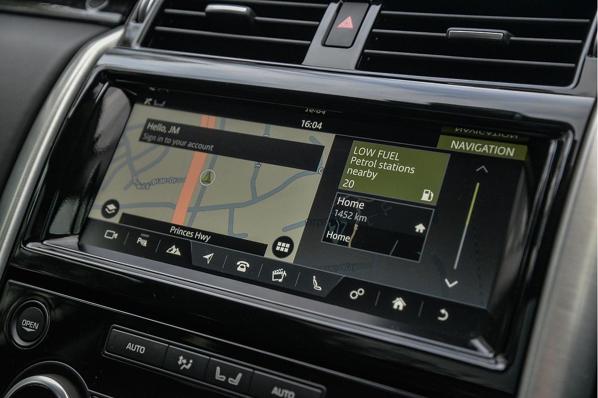 2018 Land Rover Discovery TD6 HSE Luxury Series 5