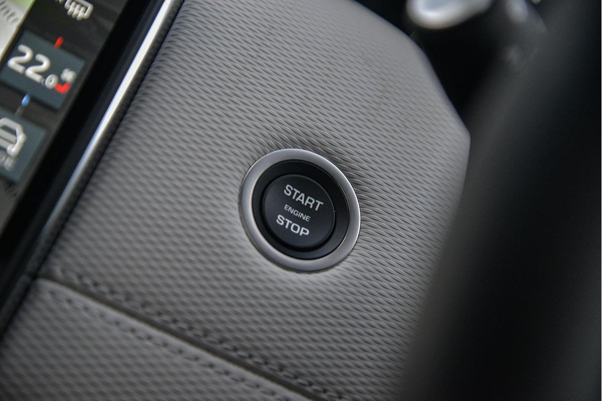 2024 Land Rover Discovery Sport P300e Dynamic SE L550