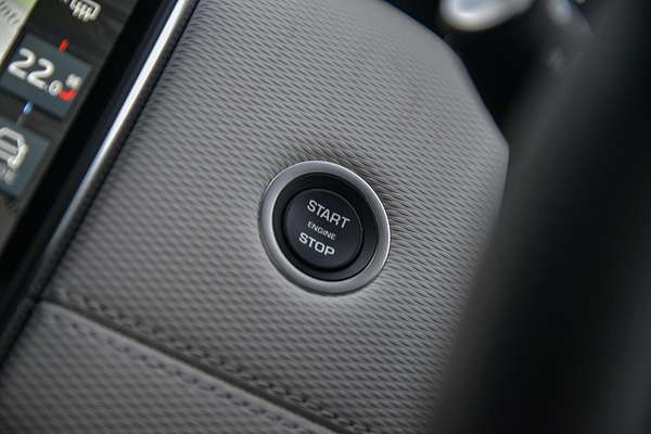 2024 Land Rover Discovery Sport P300e Dynamic SE L550