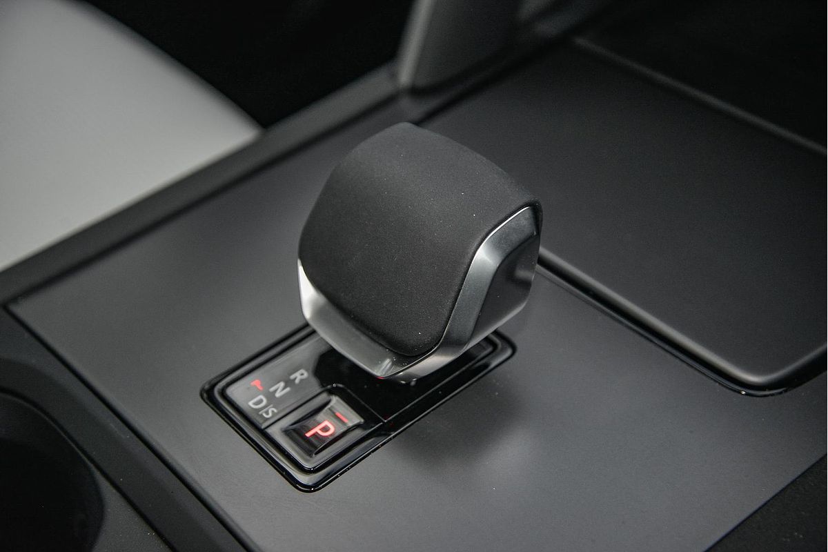 2024 Land Rover Discovery Sport P300e Dynamic SE L550