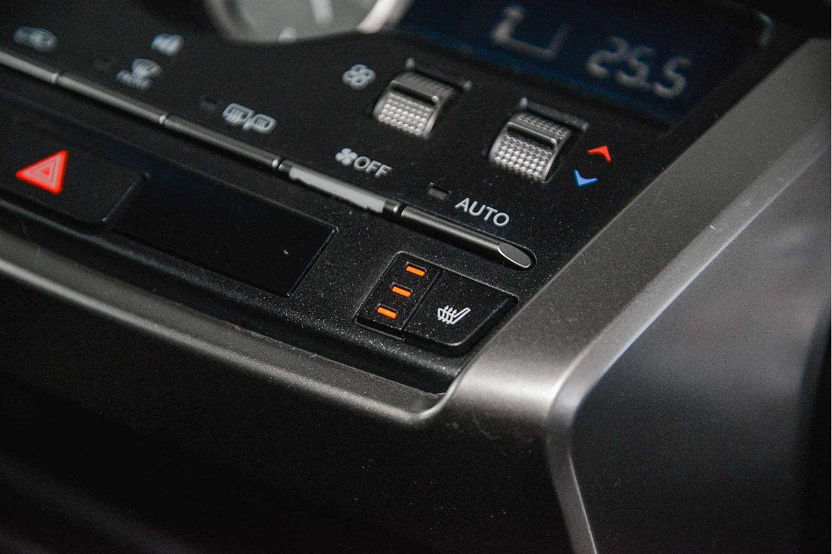 2017 Lexus NX NX300h Luxury AYZ10R