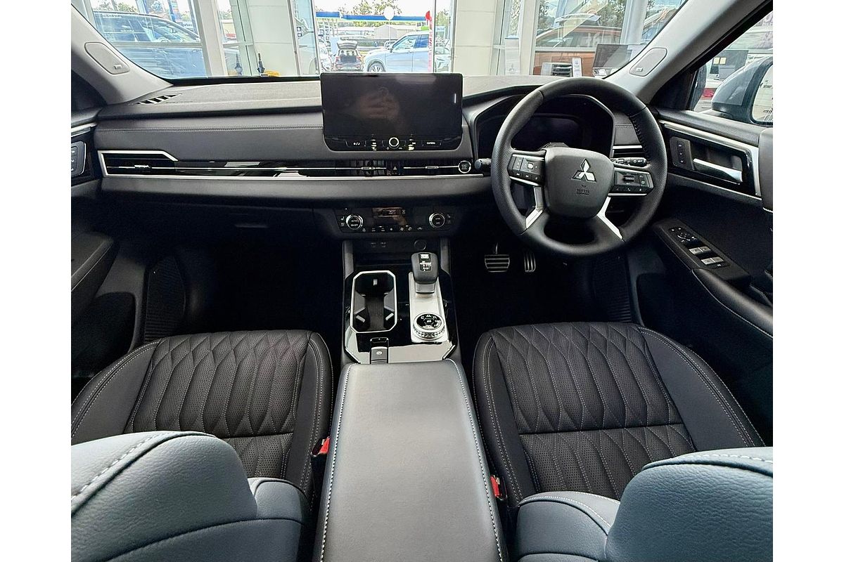 2025 Mitsubishi Outlander Exceed ZM