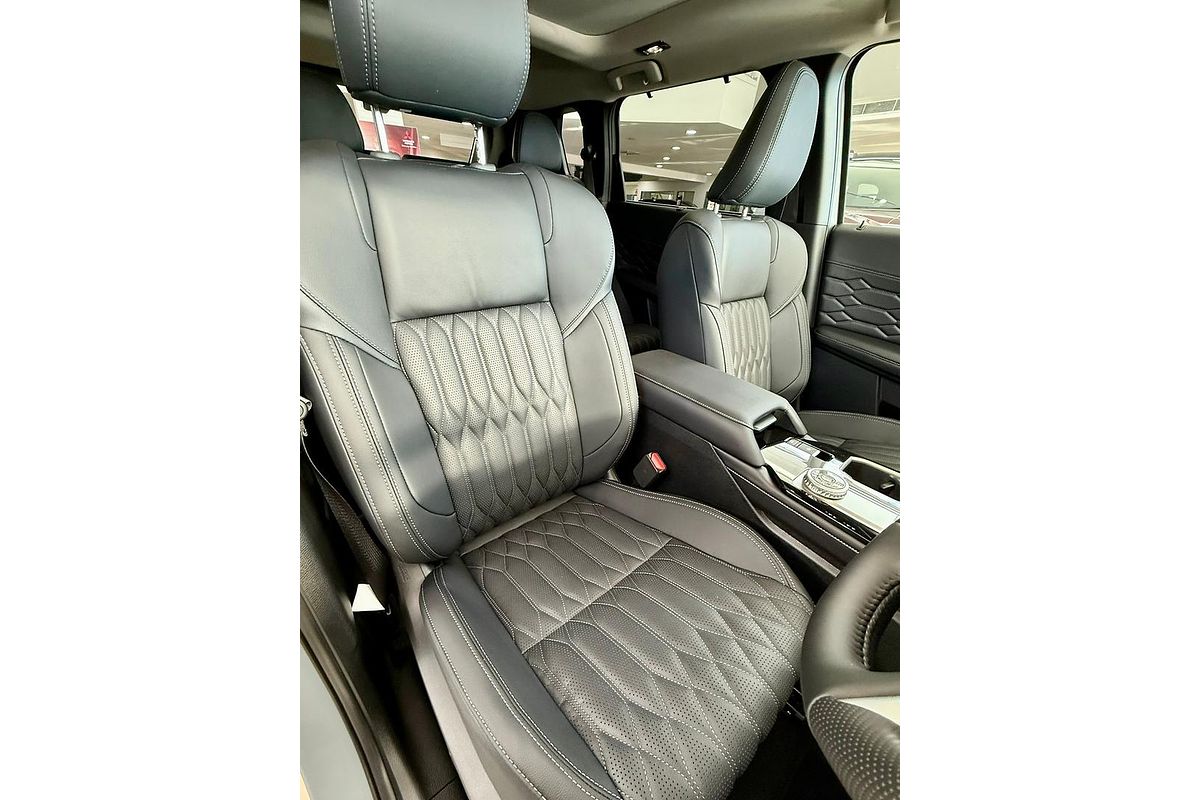 2025 Mitsubishi Outlander Exceed ZM
