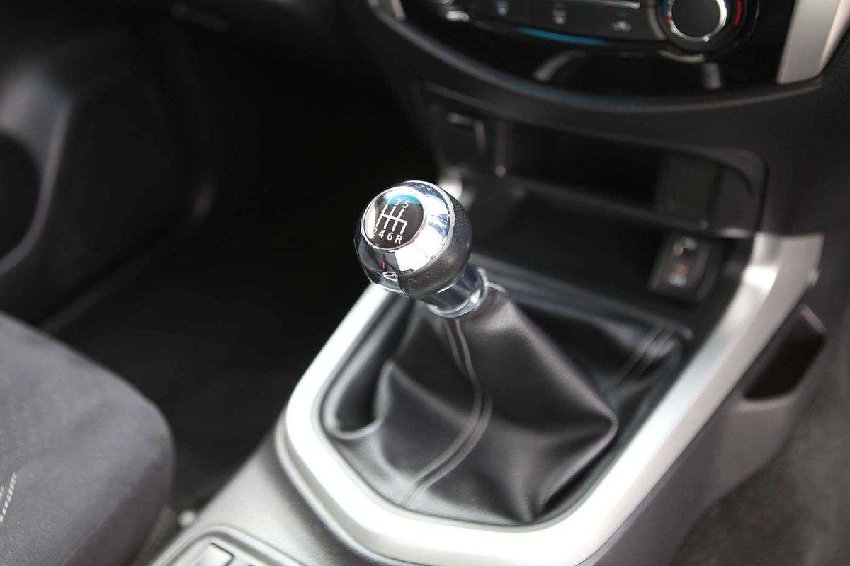 2015 Nissan Navara ST D23 Rear Wheel Drive