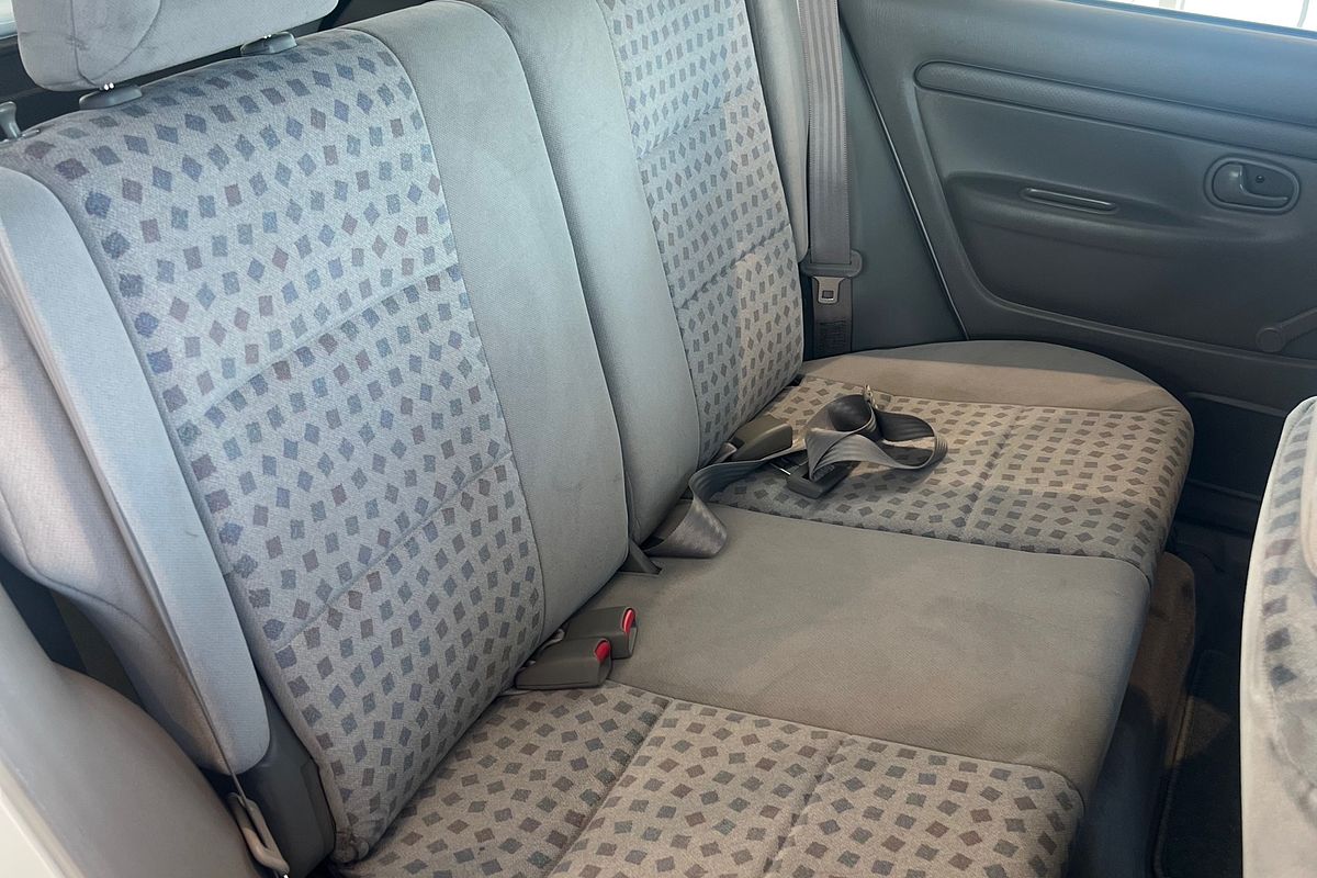 2001 Mazda 121 Shades Metro DW Series 2