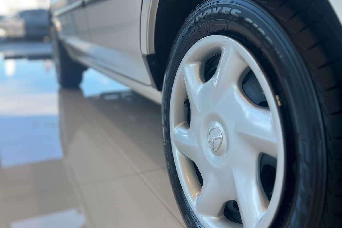 2001 Mazda 121 Shades Metro DW Series 2