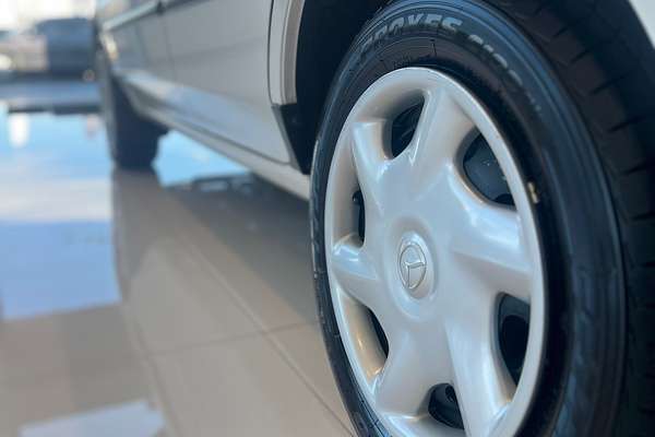 2001 Mazda 121 Shades Metro DW Series 2