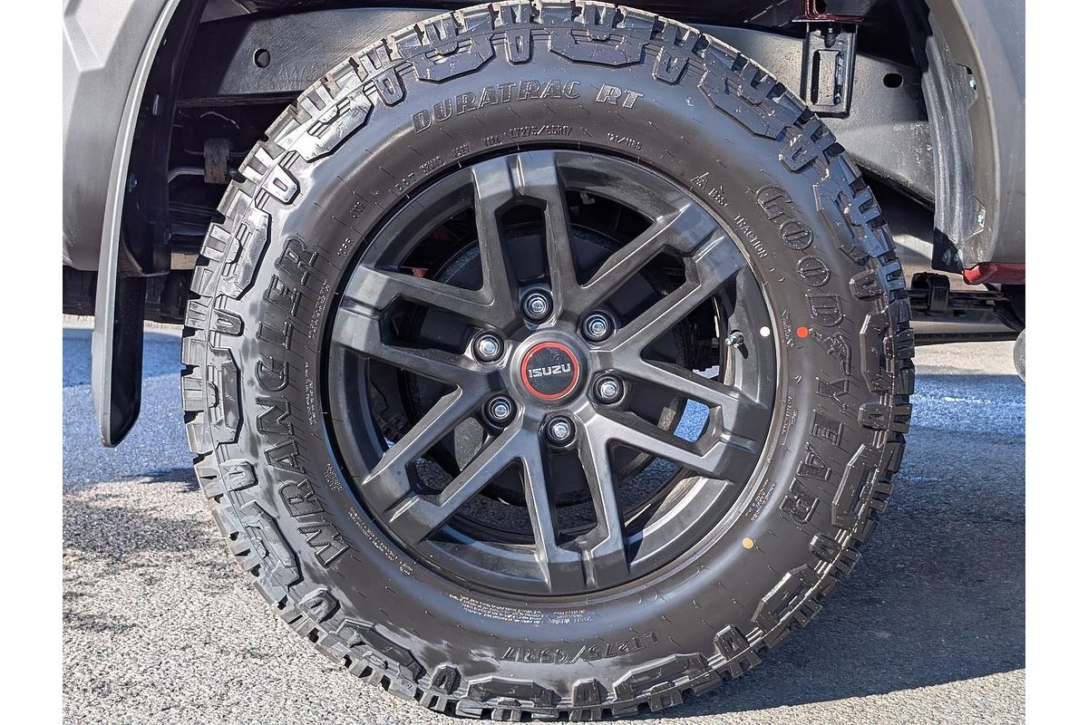 2025 Isuzu D-MAX BLADE 4X4