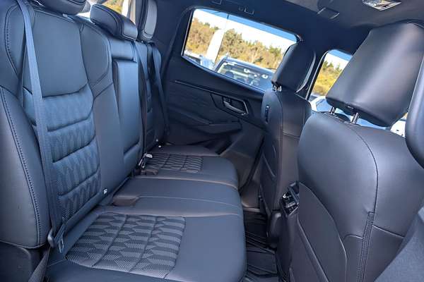 2025 Isuzu D-MAX BLADE 4X4