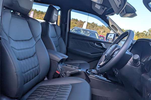 2025 Isuzu D-MAX BLADE 4X4