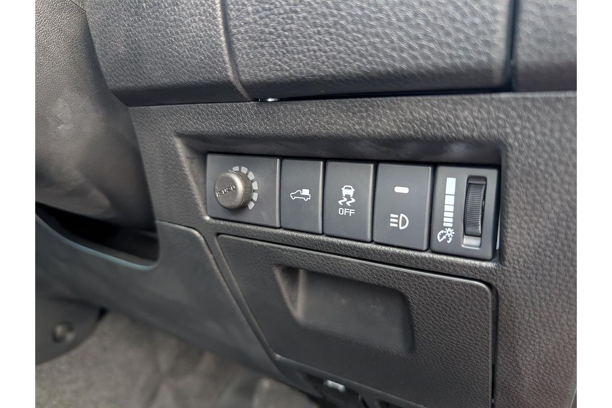 2025 Isuzu D-MAX BLADE 4X4