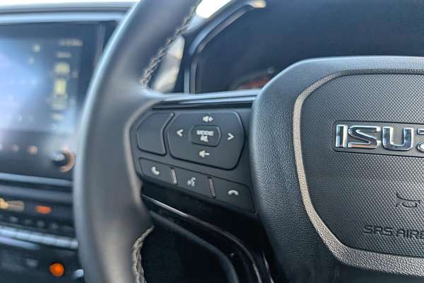 2025 Isuzu D-MAX BLADE 4X4
