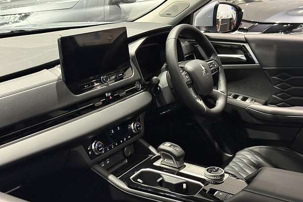 2025 Mitsubishi Outlander Exceed ZM