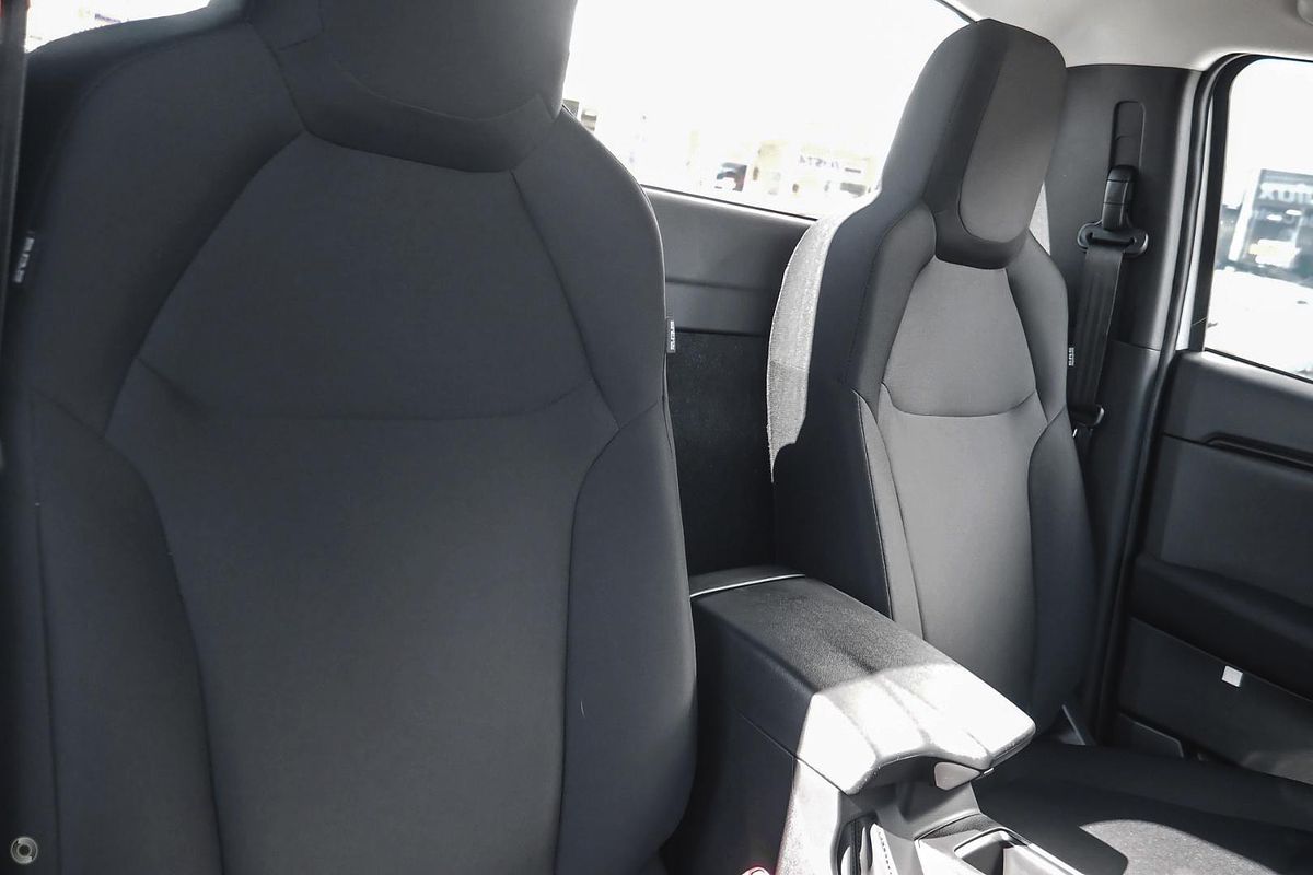 2025 Isuzu D-MAX SX High Ride Rear Wheel Drive