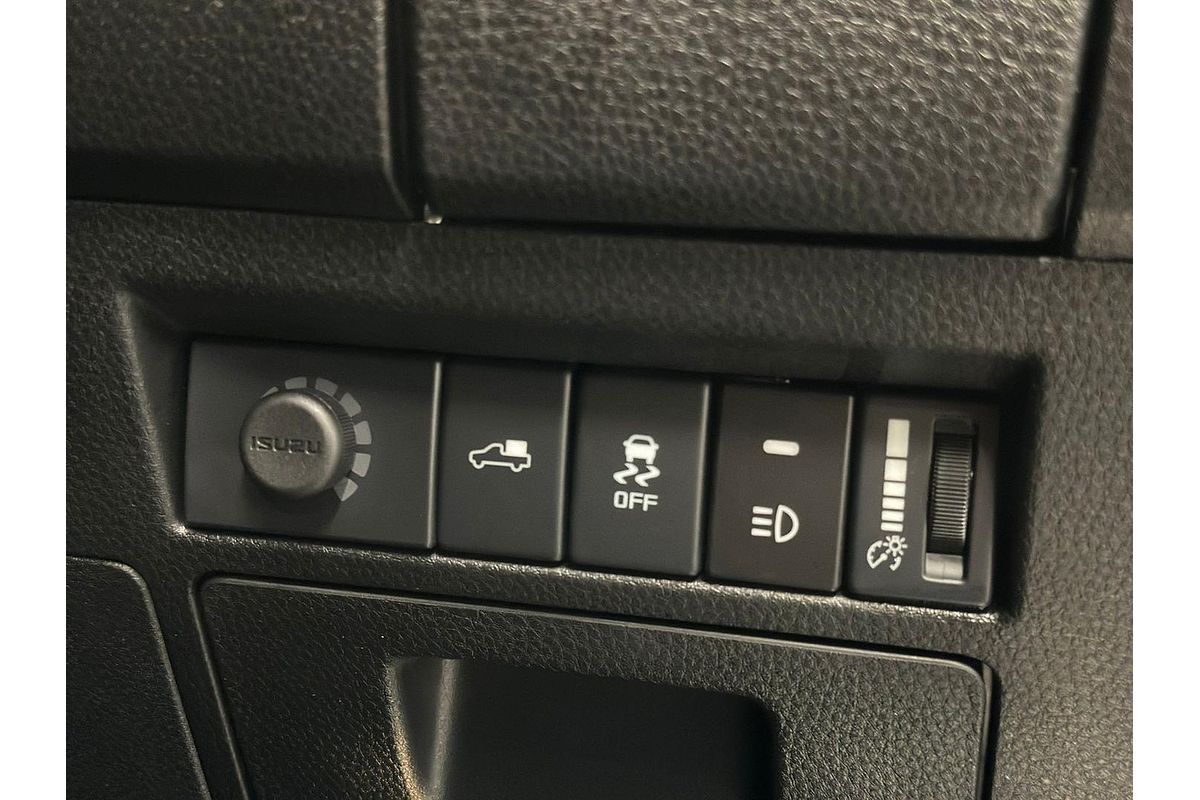 2025 Isuzu D-MAX BLADE 4X4