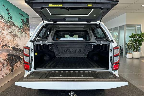 2025 Isuzu D-MAX BLADE 4X4