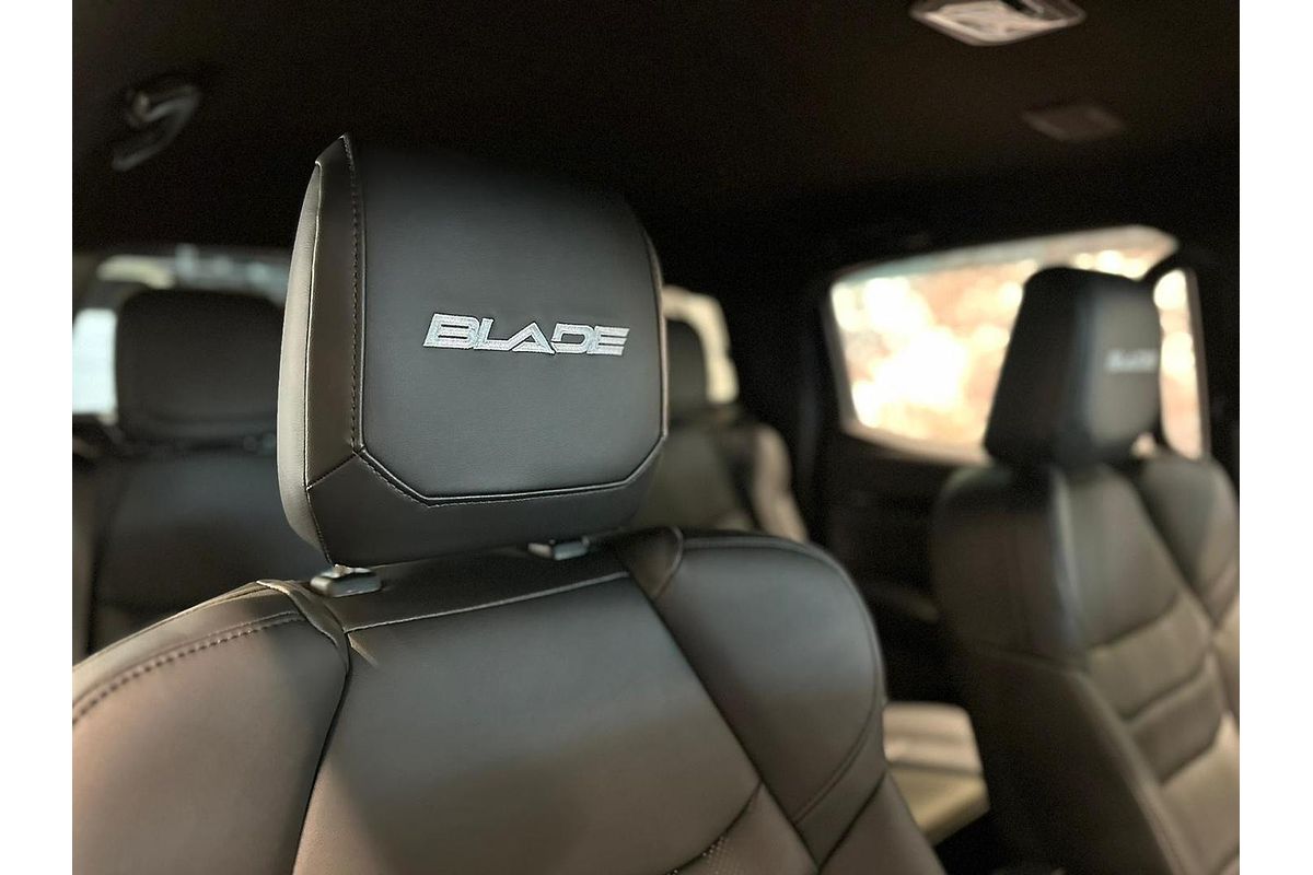 2025 Isuzu D-MAX BLADE 4X4