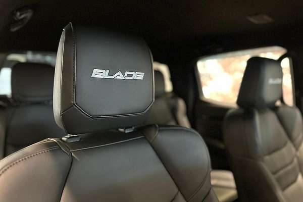 2025 Isuzu D-MAX BLADE 4X4