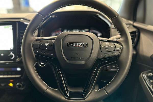 2025 Isuzu D-MAX BLADE 4X4