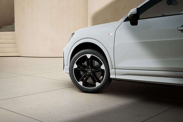 2025 Audi Q2 40 TFSI S line GA
