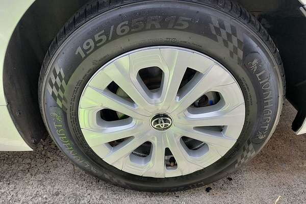 2022 Toyota Prius LE