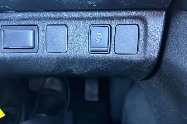 2021 Nissan Navara SL D23 Rear Wheel Drive