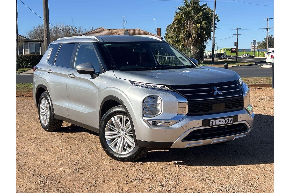 2024 Mitsubishi Outlander LS ZM