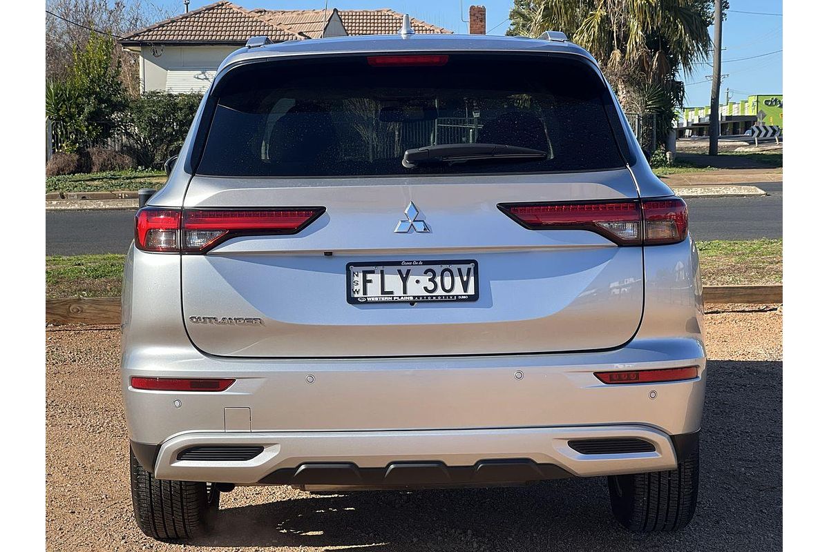 2024 Mitsubishi Outlander LS ZM