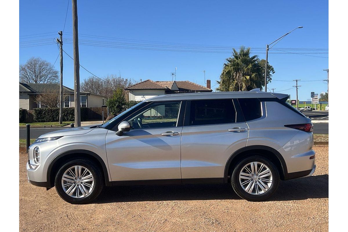 2024 Mitsubishi Outlander LS ZM