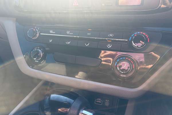 2016 Kia Carnival S YP