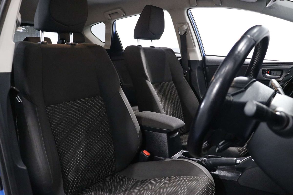 2016 Toyota Corolla Hybrid ZWE186R