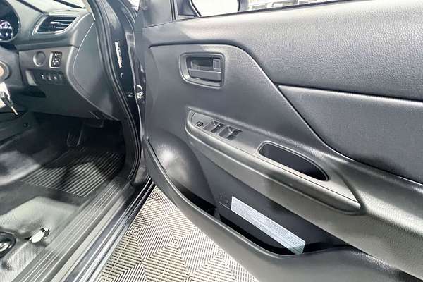 2022 Mitsubishi Triton GLX MR 4X4